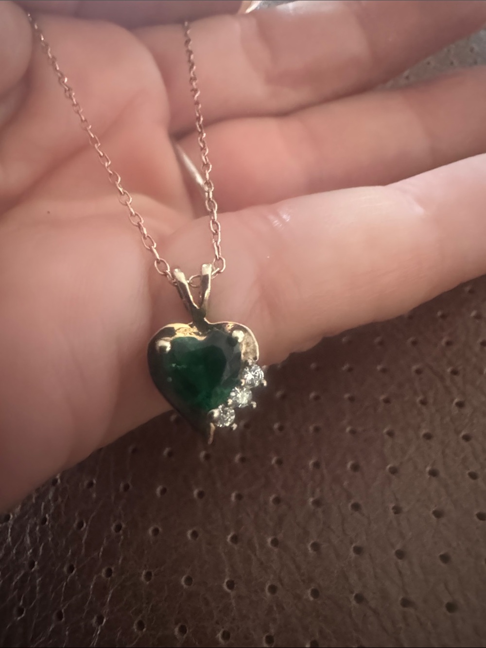 Delicate Gold-Tone Necklace with Green Heart Pendant